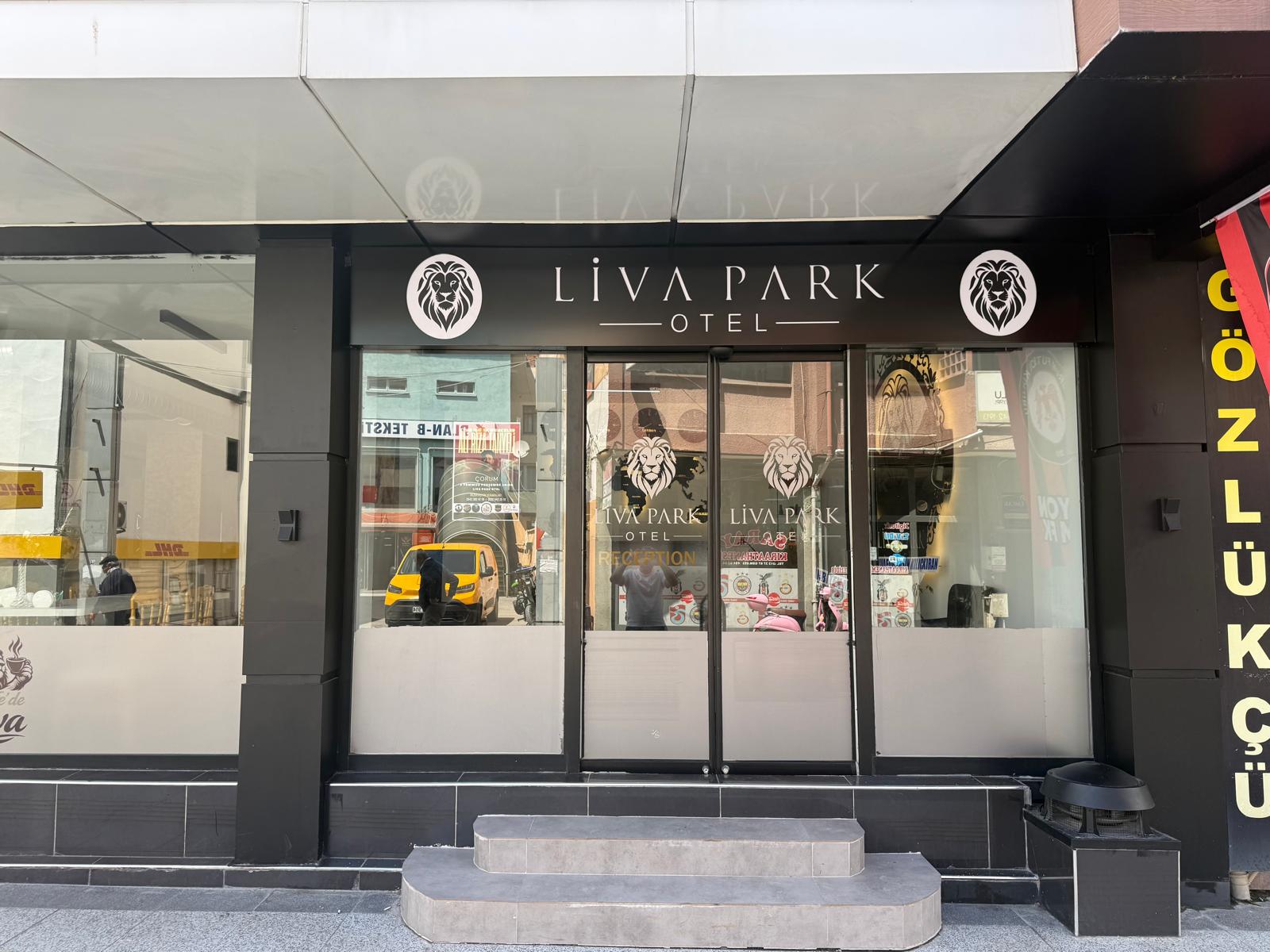 Liva Park Hotel ana girişi
